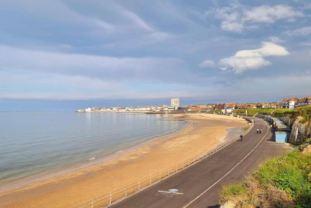 Ocean View Apartment, Beautiful Sea Views Apartment *